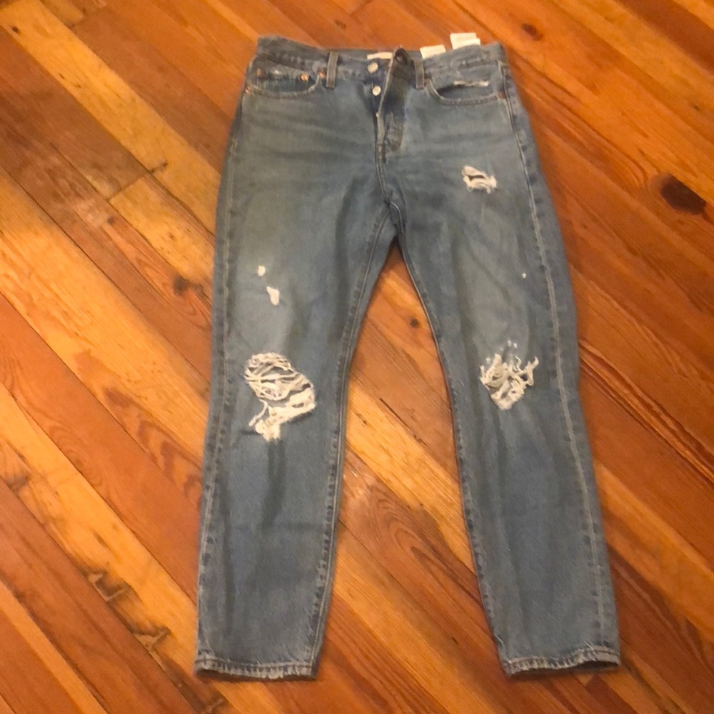 Levi wedgie jeans with rips